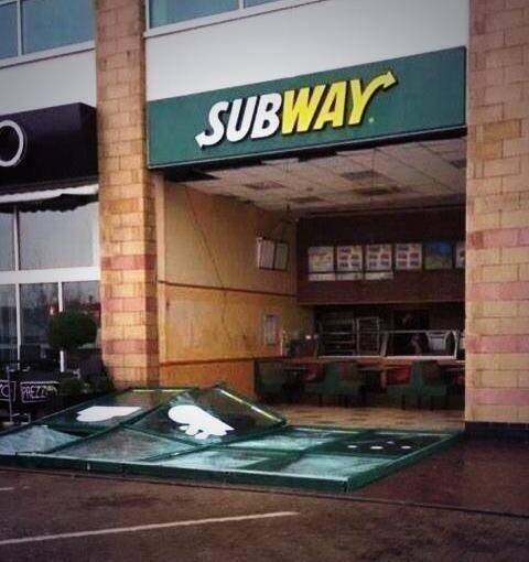 Liam_Dalton's tweet image. Subway at a centertainment! #windproblems #sheffield