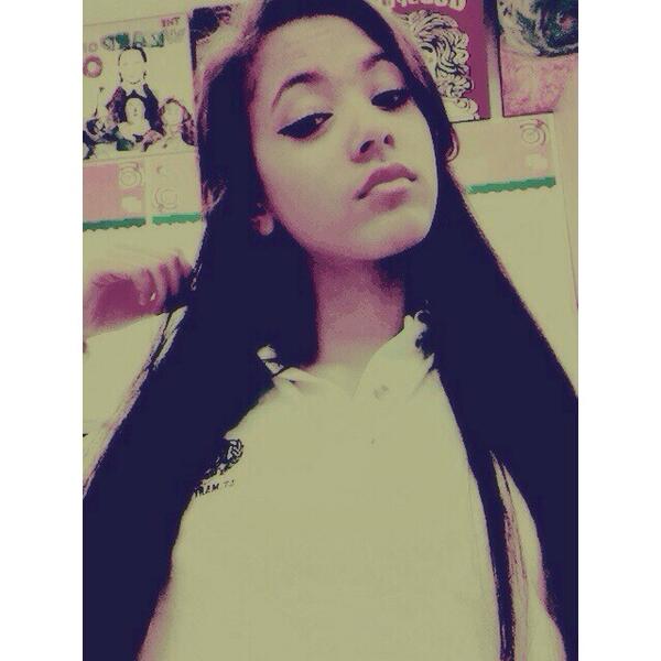 shyyjoseph's tweet image. This class is sooo boring 😔 #classselfie 💁