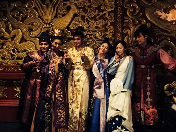 f22811's tweet photo. “@Jichangwook: 오늘도 밤을새고..이와중에 http://t.co/BH6RUCtMlG”happy happy