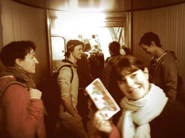 curdinperl's tweet image. Bereit für Abflug. Physio hat sogar ihre Boardingkarte gefunden... :-)