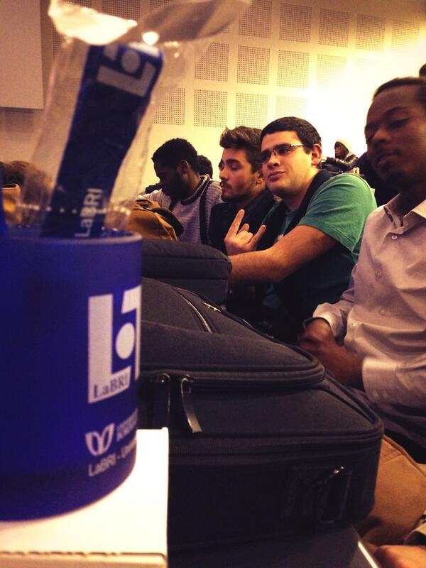 javapocalypse's tweet image. La team est chaud pour les goodies ! #nuitinfo #javapocalypse