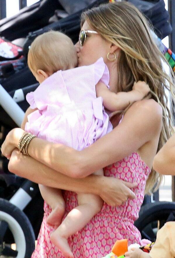 giselebfans's tweet photo. Happy Birthday/Feliz Aniversario to your little princess Vivian @giseleofficial ♥ http://t.co/Klrhu16cdJ