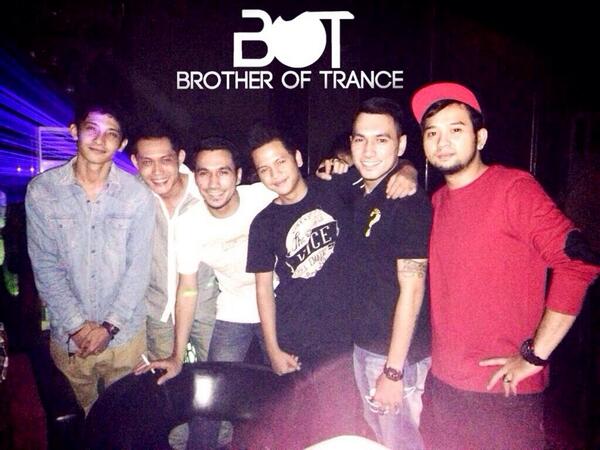 BrotherOfTrance's tweet photo. “@DJ_RIENOV: We Are @BrotherOfTrance !! http://t.co/uigHl1VoZU”
