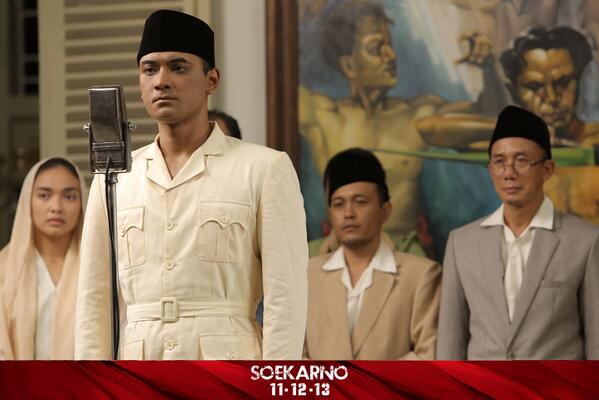 SoekarnoFilm45's tweet photo. "Saudara-saudara! Dengan ini Kami menyatakan kebulatan tekad itu. Dengarkanlah proklamasi kami." #FilmSoekarno http://t.co/ZfYg2vn1gv