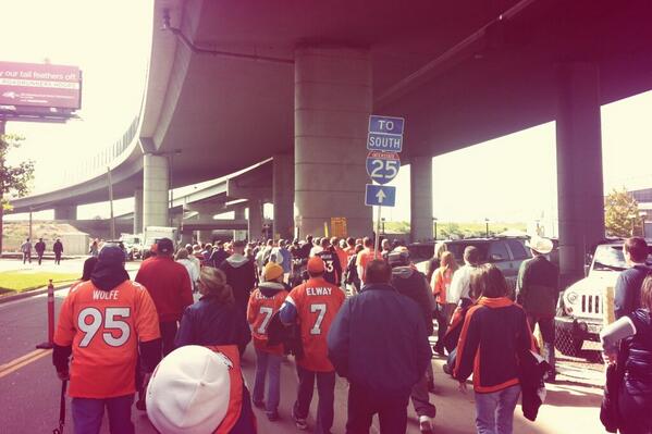 LeghoundsMusic's tweet photo. Walk to the killing floor #Broncos #Broncosfan #Leghounds http://t.co/i83xSchK3e