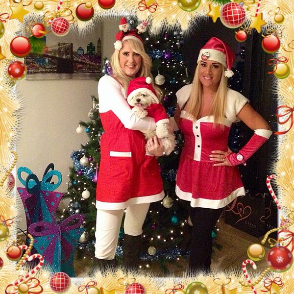 Loulinhawk7's tweet photo. Soooo excited for Xmas! We are Santa's helpers 🎄🎅�� #excitedforxmas #santashelpers #ilovexmas http://t.co/3YMhtQjvIU