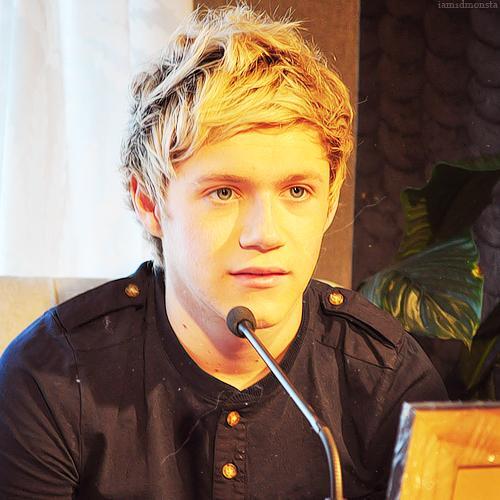 1D5OSUpdates's tweet image. Niall at the interview!