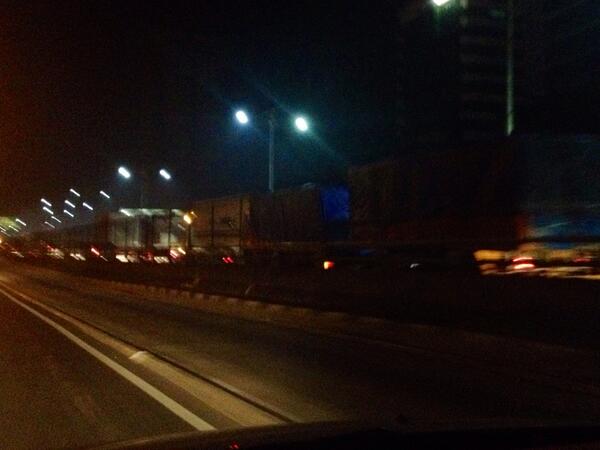 sastee's tweet photo. Tol dakot arah tj. Priok macet @TMCPoldaMetro http://t.co/lILw1gnKNx