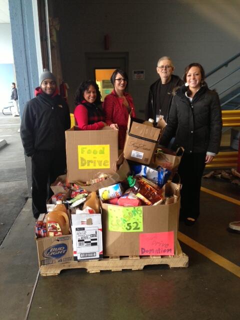 Seasons52's tweet photo. Shout out to team #Indianapolis for #SharingFreshness by #donating 1,000 lbs of food to @GleanersFBIndy last week. http://t.co/cQD29cYkwo