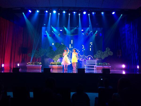 andienaisyah's tweet photo. Abis ini kita duet di kolam renang yah :* RT @jokoanwar: Duet @arykirana dan @andienaisyah wowww di #Freshformance http://t.co/Hyx9L9JSlv
