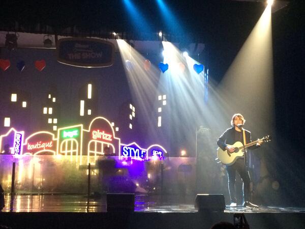 MarcelloTahitoe's tweet photo. Perdana nih acara seperti ini.. Thx ya“@jokoanwar: Penampilan @MarcelloTahitoe di #Freshformance The Show malam ini http://t.co/IGbvbk3V6s”