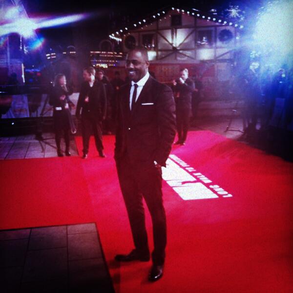 AmexUK's tweet photo. We're here at the #RoyalPremier of #MandelaLWTF with man of the moment @idriselba on the red carpet #AmexScreen http://t.co/vxta9C97cR