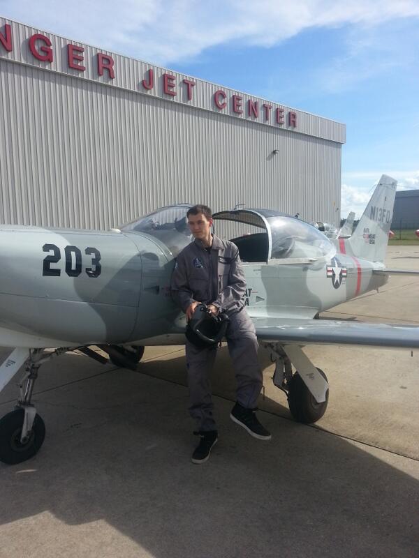 axefrance's tweet photo. On a choppé @ZiRoXLinToX à la sortie du vol, le mec est RE-TOUR-NÉ #ApolloAcademy http://t.co/K2oHuPykTx