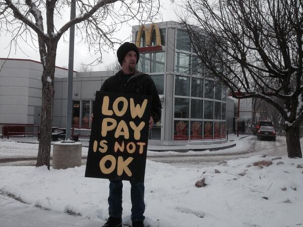 ericverlo's tweet photo. Colorado Springs #FastFoodStrikes NOW 31st &amp; Colorado Ave. For a living wage! http://t.co/YD83hmfAKW