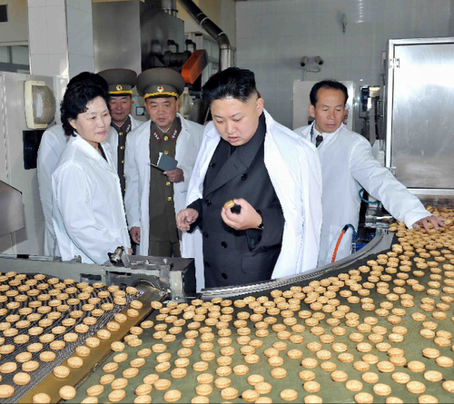Kim Jong-un ordena apuntar los cohetes hacia Estados Unidos y Corea del Sur - Página 5 BavpicpCAAErxAJ