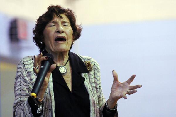 cloepoisson's tweet image. Eye Contact: Anita Schorr, Holocaust survivor, spoke at #VinalTech in #Middletown on Tuesday: courantblogs.com/photo/2013/12/…