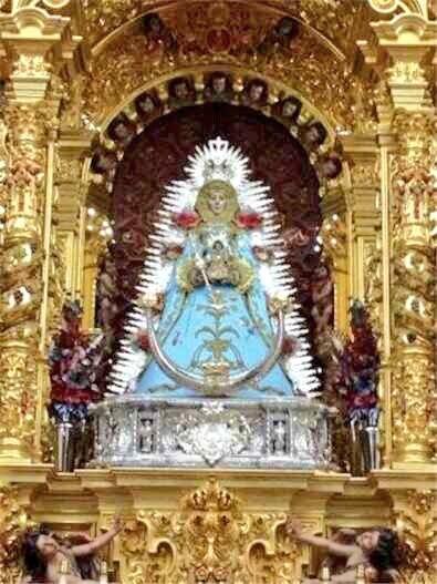 La Virgen del Rocío luce el traje celeste, de la Purísima Concepción de la Virgen
