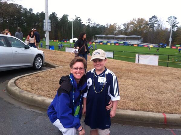 NCAADII's tweet photo. @ICHOSEdivision2 loves #FightLikeRyan http://t.co/wsgoyaraWu