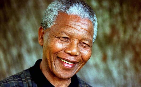 BalletRBR's tweet photo. É assim que vamos sempre lembrar de voccê, sorrindo! R.I.P  N. Mandela 
Esse sim deixou marcas! Um GRANDE exemplo! http://t.co/IzACyXgabo
