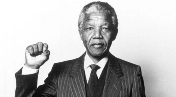 lemondefr's tweet photo. Retour sur le "long chemin vers la liberté" de Nelson #Mandela http://t.co/787BCI5ZOt http://t.co/AtEuLgUUqI