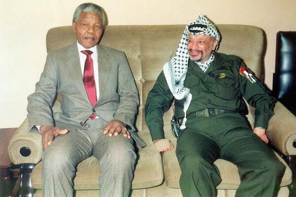 Palestine_Pics's tweet photo. Another amazing picture of two of the greatest leaders ever. President Nelson Mandela and President Yasser Arafat. ♥ http://t.co/O9yN2jTFtC