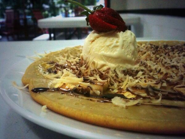 DENKIsnack's tweet photo. Ditemani Video Music Indie Pop  "MARTABAK CHEESE VANILLA ICE" Only at DOPE CAFE @dopecafearte http://t.co/Bp70DBf6xZ