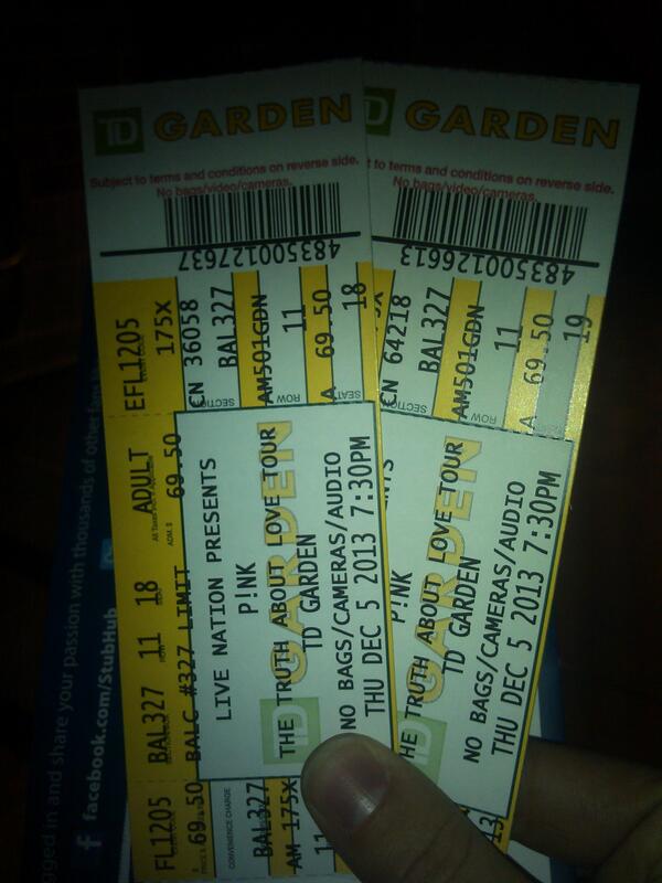 TromblyKate's tweet photo. With my girls seeing my favorite girl @Pink #loveyoupink http://t.co/IiSj4oHTv6