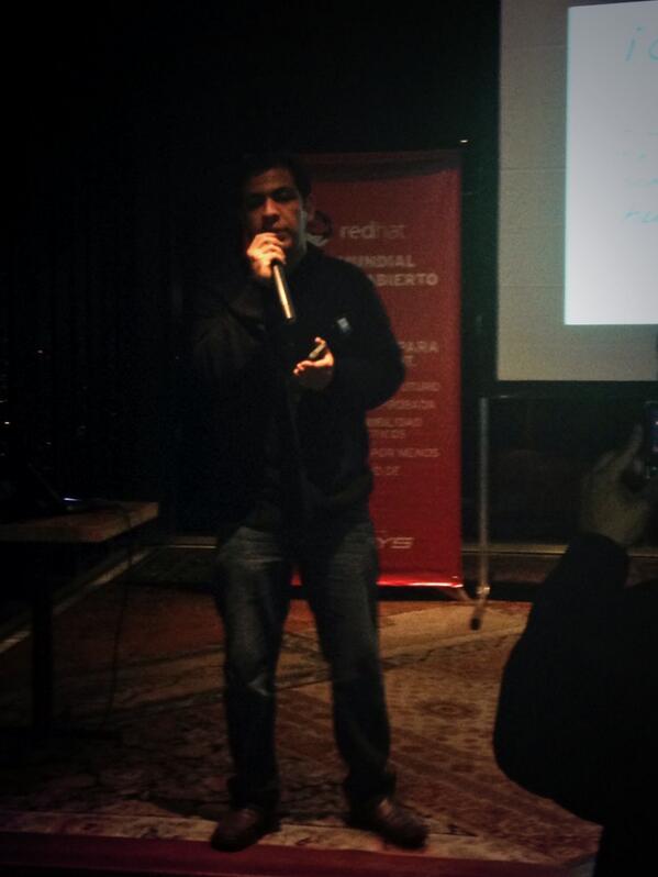 cloudpartyco's tweet photo. @germread da sus palabras sobre el éxito que hasta ahora ha tenido el evento !!! Seguimos en la fiesta !! http://t.co/YWpPGHyW4E