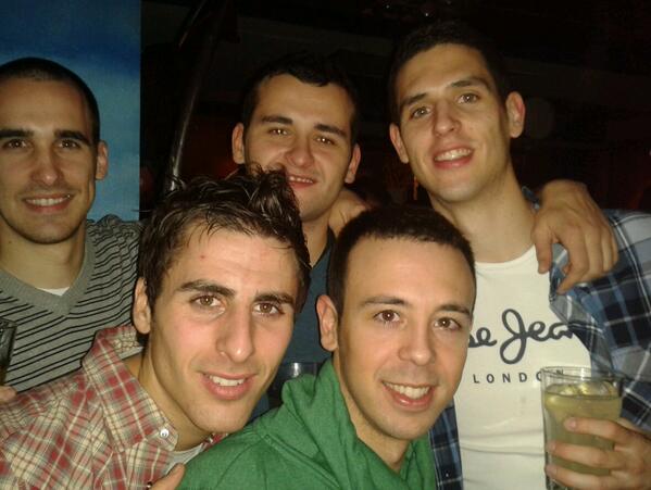 alex_mart2's tweet photo. @5Pablotraso @hec_saiz89 @JaviRuizS @SolaBullon7 @ernestofado  FOTO GRAN VIA http://t.co/KCzecgr1aV
