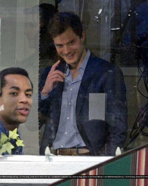 50ShadyLOVE's tweet photo. CG curved up a smiiile! 😉😜 @JamieDornan1 http://t.co/394dJUK1mh