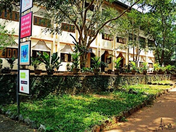 jinnie_d_pooh's tweet photo. Kuliyapitiya Central College ... #ScienceSection #LionelJalathikakaLaborotoryComplex http://t.co/QsKlJDMwx6