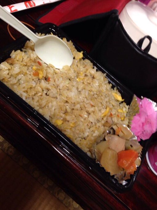 やっとお昼〜(*&acute;&omega;`*) http://t.co/Xgl0z0RdcP