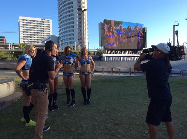 LGLSurge's tweet photo. #SURGE LIVE on @Channel7 @LFLon7mate every 10 mins tonight #V8SUPERCAR kicking challenge 715pm at  #SYDNEY500 #LFL http://t.co/kz4gBt30N7