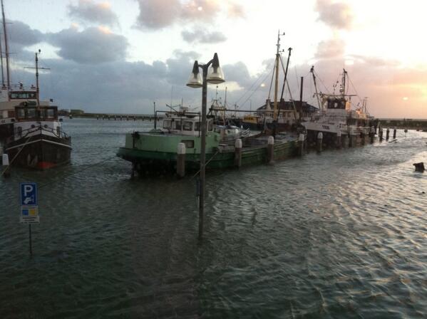 Geen koffie met appelgebak vanmorgen!
#hoogwater #Oudeschild