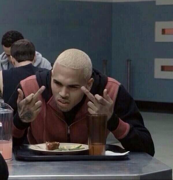 humorpicsdaily's tweet photo. When I see happy couples : #HumorPicsDaily http://t.co/K1j7sjs5Xc