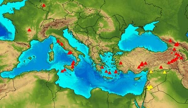 ntv's tweet photo. 'Türkiye'deki 14 aktif volkan her an patlayabilir' http://t.co/yFp1EKhny5 http://t.co/tJBBQO9Web