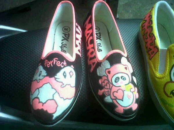 deka_store's tweet photo. Sepatu lukis 130rb http://t.co/sPiaKYp2uZ