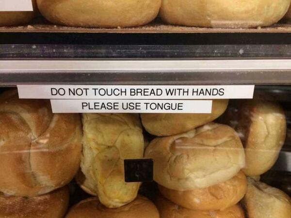 実用英語 スペルは大事ですよ パン屋さんで 手で触らないでください トングを使ってください の トング を Tong じゃなくて Tongue と書いてあるので 舌を使ってください になってしまいます Http T Co 7zlbaa9xrd