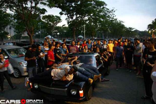 Holden yg cukup heboh deh getaran mesinnya waktu carlimbo time.. pada di naikin bonek tuh, haha..