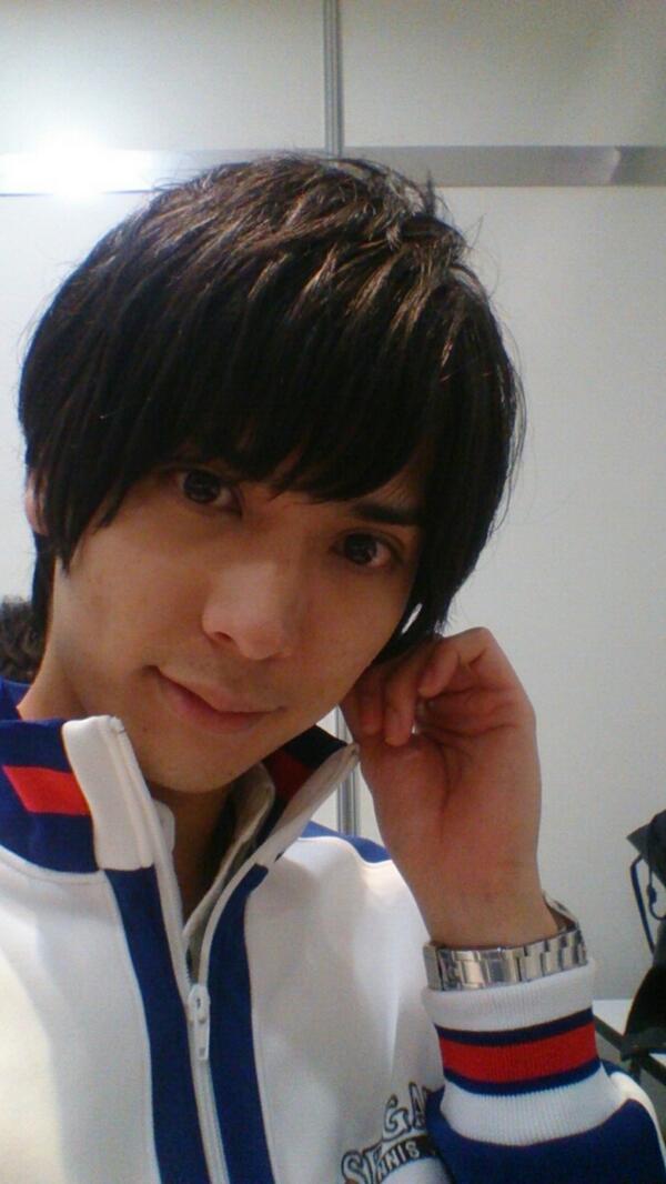 仲田博喜 今ジャンプフェスタでイベントの仕事中です さっき ファンの方が僕のtwitterのページ開いて来てくれました 記念に一緒に写真撮ったよ テニミュ 青学のジャージ テニミュ出たかったなぁ E Http T Co E7eyxfota2