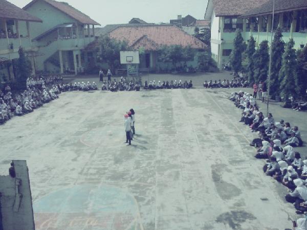 SMPN33BDG's tweet photo. Kelas 9 beraksi! http://t.co/QODm0he9WY