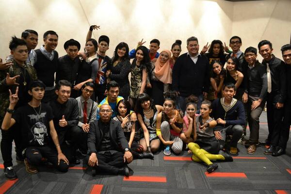 NFVoice_Crew's tweet photo. plissssss karantina lagi yukkkk,cuma pngen ketemu kalian dan peluk kalian lagi @Closeup_ID :( http://t.co/I5HLfkaFqv