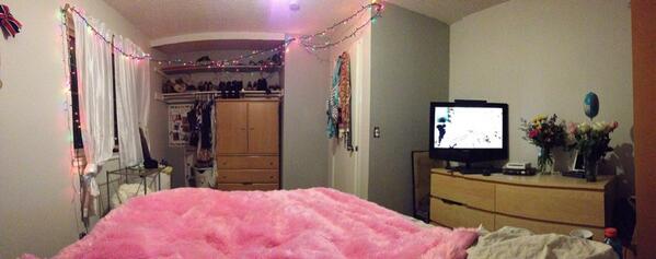 tiff_taff96's tweet image. Made my room look somewhat festive 🙈💋🎄 #itsclean #kindof😋 #ilovemyroom😌💙 #transformers