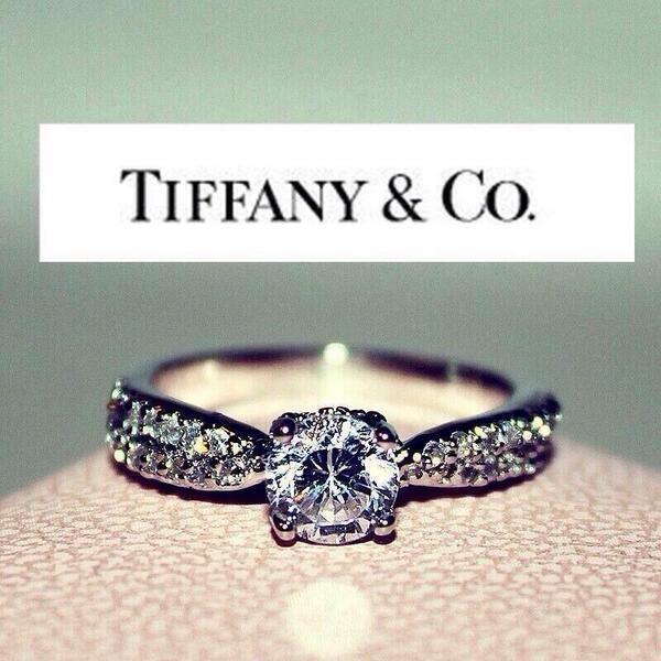 ellnezto's tweet photo. get me this 💍💗 http://t.co/O2IfC7Tv1j