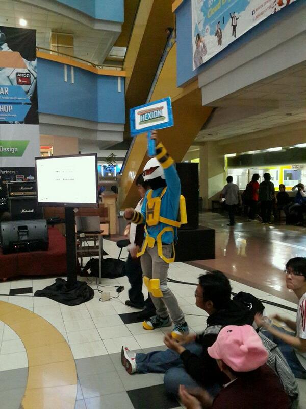 HEXION2017's tweet photo. Asik banget joget bareng sama Hexi diiringin lagu HIMTI Band @HimtiBinus  #ExperiencingInteractiveTechnology http://t.co/TEgN5TaVEQ