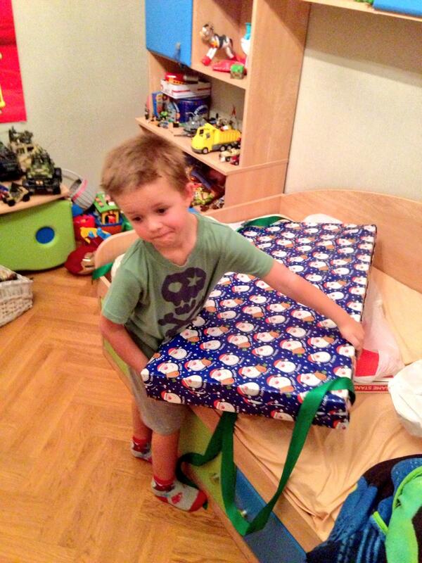 potup's tweet photo. С Днем Св.Николая,он кстати разбирается в хоккее http://t.co/t6dy0bBPbq