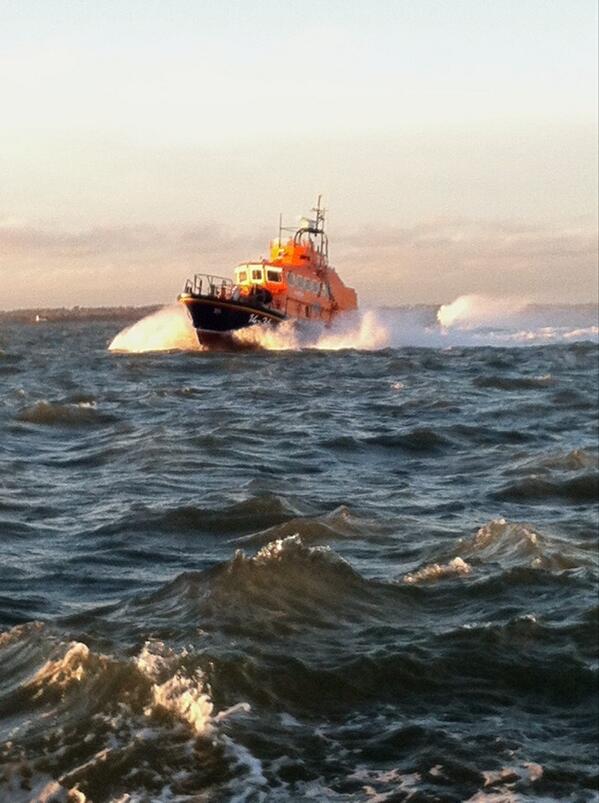SprouM's tweet photo. Donaghadee lifeboat away up past us! http://t.co/2rBhT3L1NK