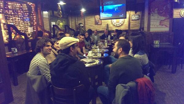 SevillaMeetup's tweet image. Que noche! Durante nuestro ultimo intercambio, 33 personas fueron! Vas a venir al proximo?  bit.ly/1dRSqwN