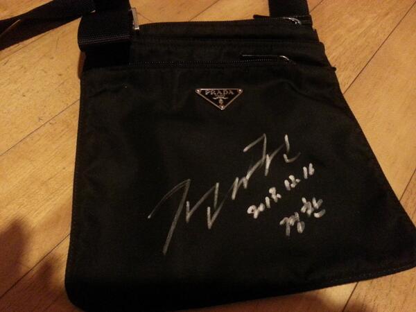messiah0103's tweet photo. 전인권님께 받은사인이다. 하하 http://t.co/amrk0eKHeA