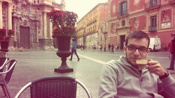 joakinetenight's tweet photo. Con @carmen_archena en la plaza belluga http://t.co/xzSCSqh82T